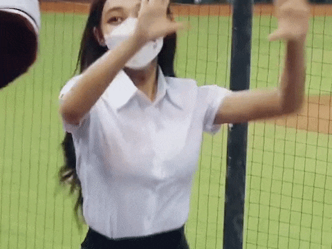 【動画】台湾のエロチアさん、野球キッズの目の前で揺れまくる乳とデカ尻を見せつけてしまうｗｗｗ