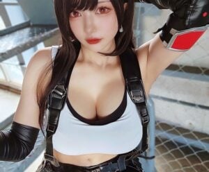 【画像】FF7のティファを再現したコスプレイヤーさん、ガチで”ホンモノ”を超えるｗｗｗｗｗ