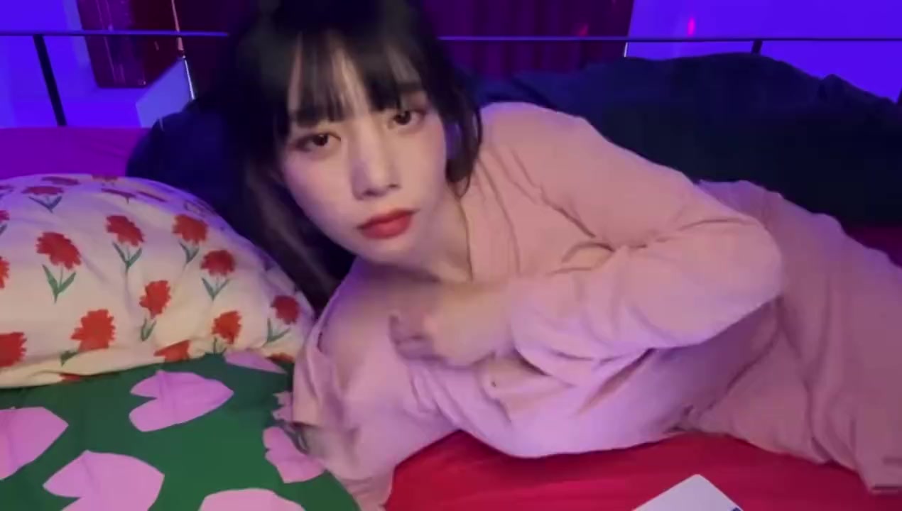 乳首　ポロリ　配信 朗報】生放送で日本をバカにした韓国の美女配信者さん、乳首ポロリの罰を受けるｗｗｗ – オカズランド
