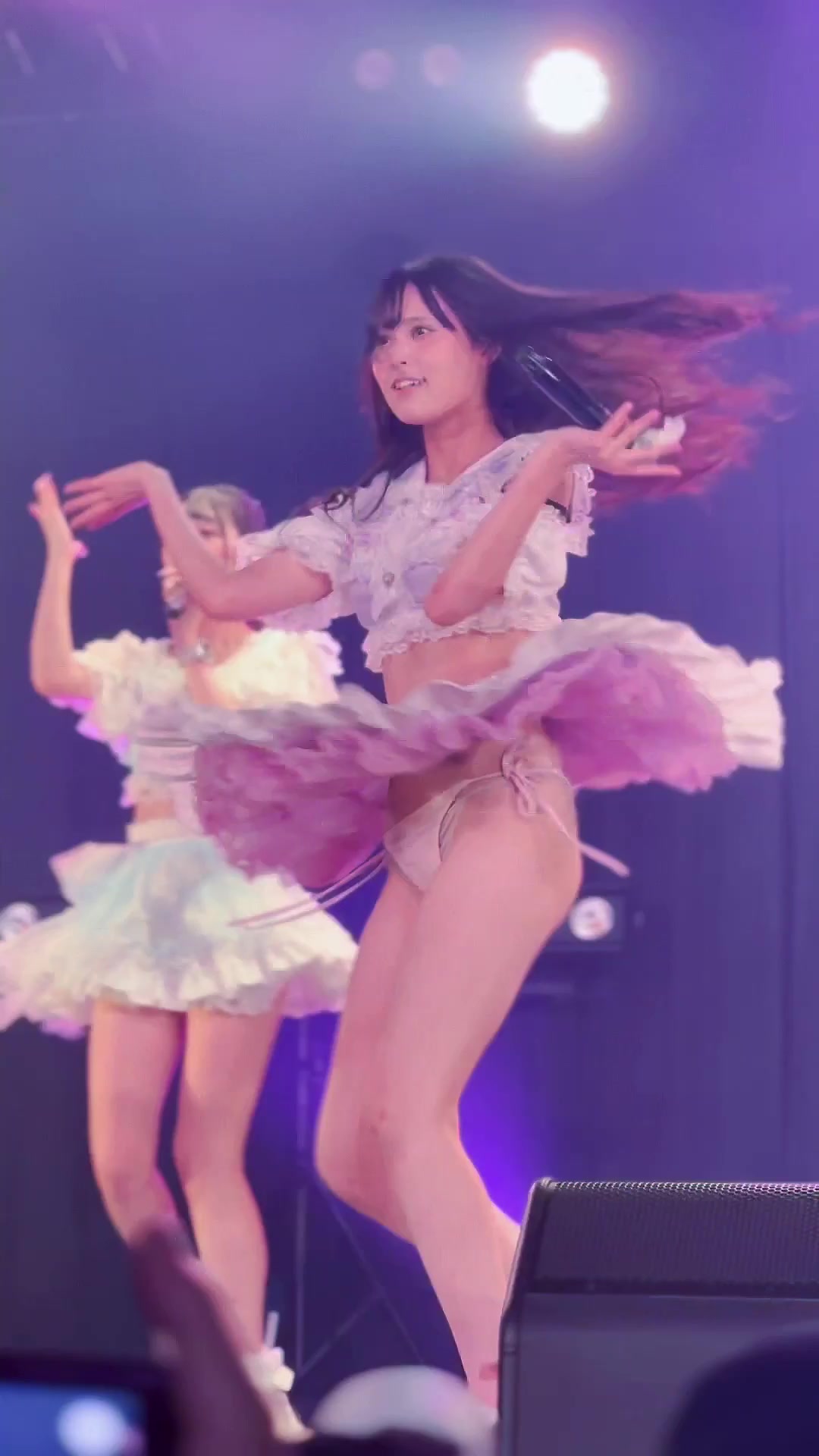 動画】地下アイドルのイベントがエロ過ぎる。上客のファンにはチンポ触りのサービスもアリｗｗｗ – オカズランド