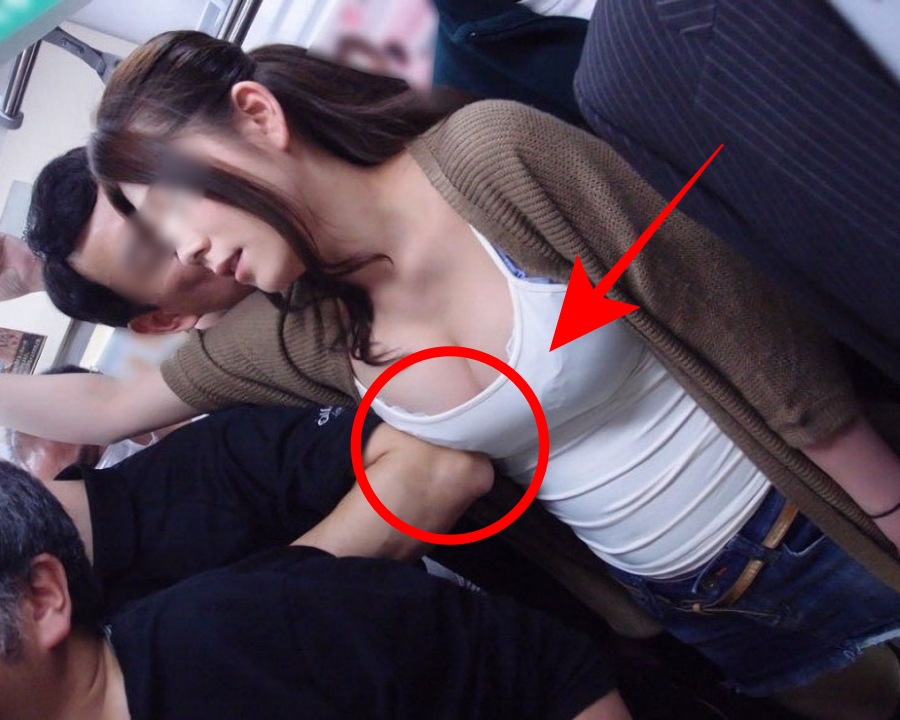 【画像】満員電車でパイタッチ、JKパンチラ、勃起擦り付けなどラッキースケベまとめ