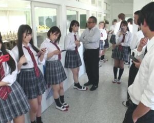 【衝撃】日本のパパ活JK「最近、取り締まりが厳しいなぁ･･･せや！校内で立ちんぼしたろ！」←これガチらしい