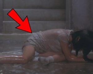 【ガチ画像】女子〇学生「え、待って私のパンツ見えてるんですけど」監督「大丈夫これホラー映画だから」
