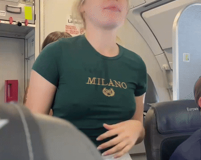 【動画】飛行機の個室トイレから乳首ビンビンの女二人が出てきた ⇒ あっ、ふーん🤔