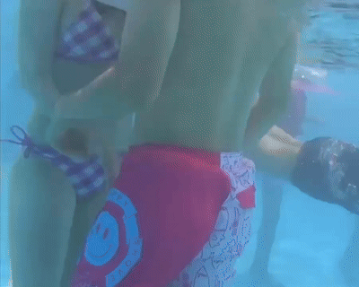 【ガチ動画】クソガキが日本のプールでセックスごっこ。女の子に触れられてフル勃起www