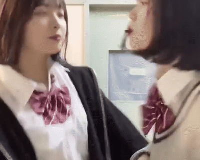 【動画】おふざけでポッキーゲームする女子高生たち、そのままの勢いで百合キスしてしまうwww